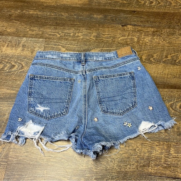American Eagle Floral Embroidered High Rise Cut Off Mom Shorts Womens Sz 4 - Picture 7 of 11